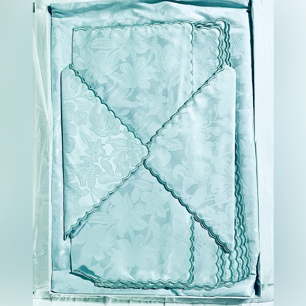 Bellora Incontri ( Vintage Exquisite ItalianTeal satin Tablecloth/10 napkins - Picture 2 of 5